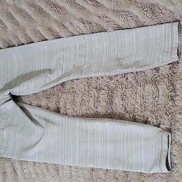 Athleta Textured Tan and Cream Leggings Sz Medium - Picture 7 of 7